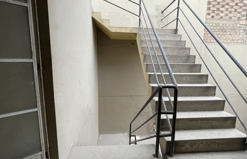 Casa de 3 pisos IDEAL para INVERSIÓN ya que consta de 3 pisos los